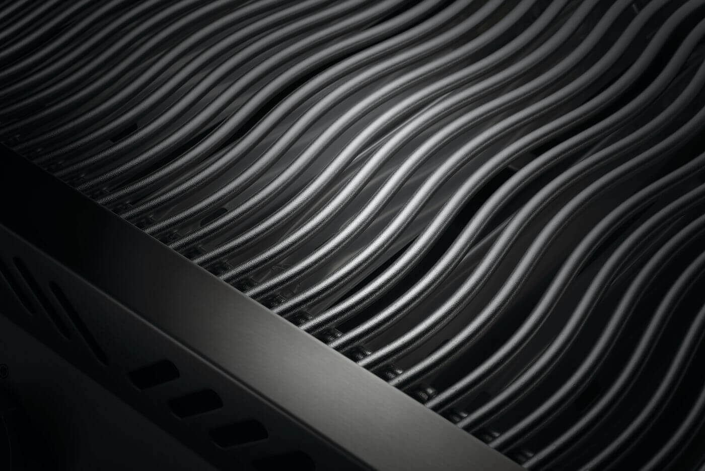 Built-In 700 Series 32 Gas Grill | 4 Burner Gas Grill | Infrared Rear Rotisserie | Stainless Steel WAVE™ Grids | Outdoor Kitchen UK | Ember BBQ Co