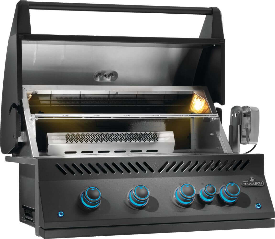 Built-In 700 Series 32 Gas Grill | 4 Burner Gas Grill | Infrared Rear Rotisserie | Stainless Steel WAVE™ Grids | Outdoor Kitchen UK | Ember BBQ Co