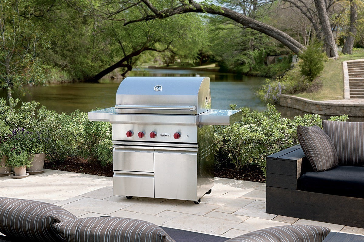 Wolf Outdoor Gas Barbecue Freestanding - ICBOG36C / ICBOG36C-LP