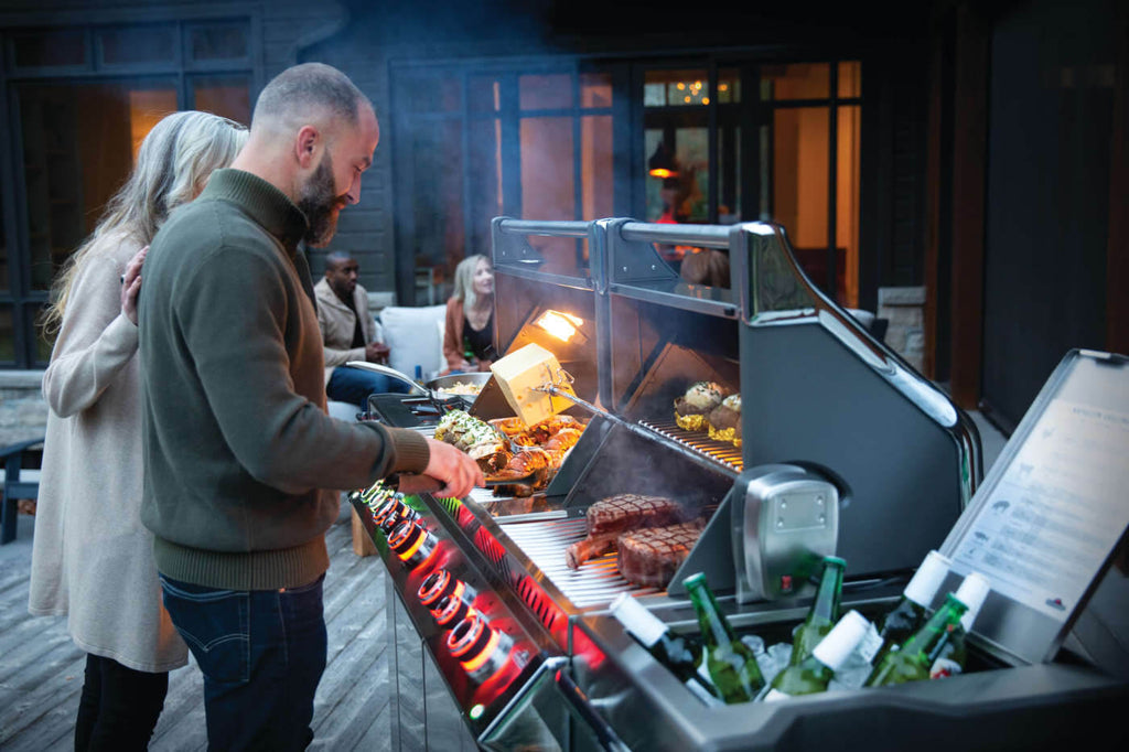 NAPOLEON PRESTIGE PRO825 GAS BBQ + FREE ROTISSERIE & COVER