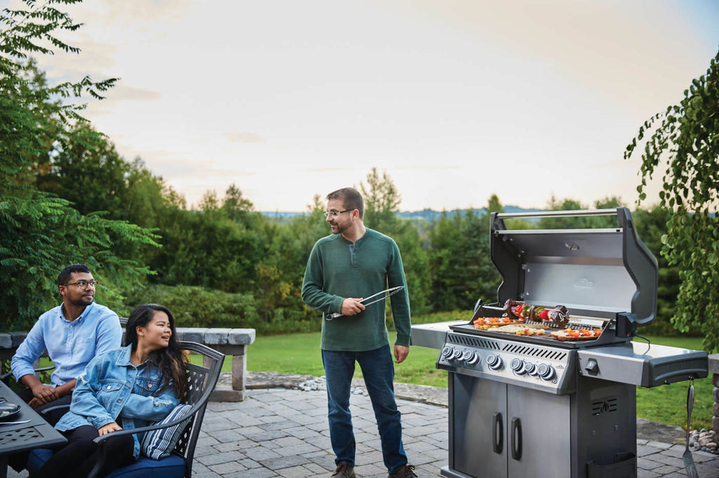 Rogue SE 625 RSIB Gas Grill | Stainless Steel BBQ | 5 Burners | Infrared SIZZLE ZONE | Rear Rotisserie Burner | WAVE Grids | Ember BBQ Co UK