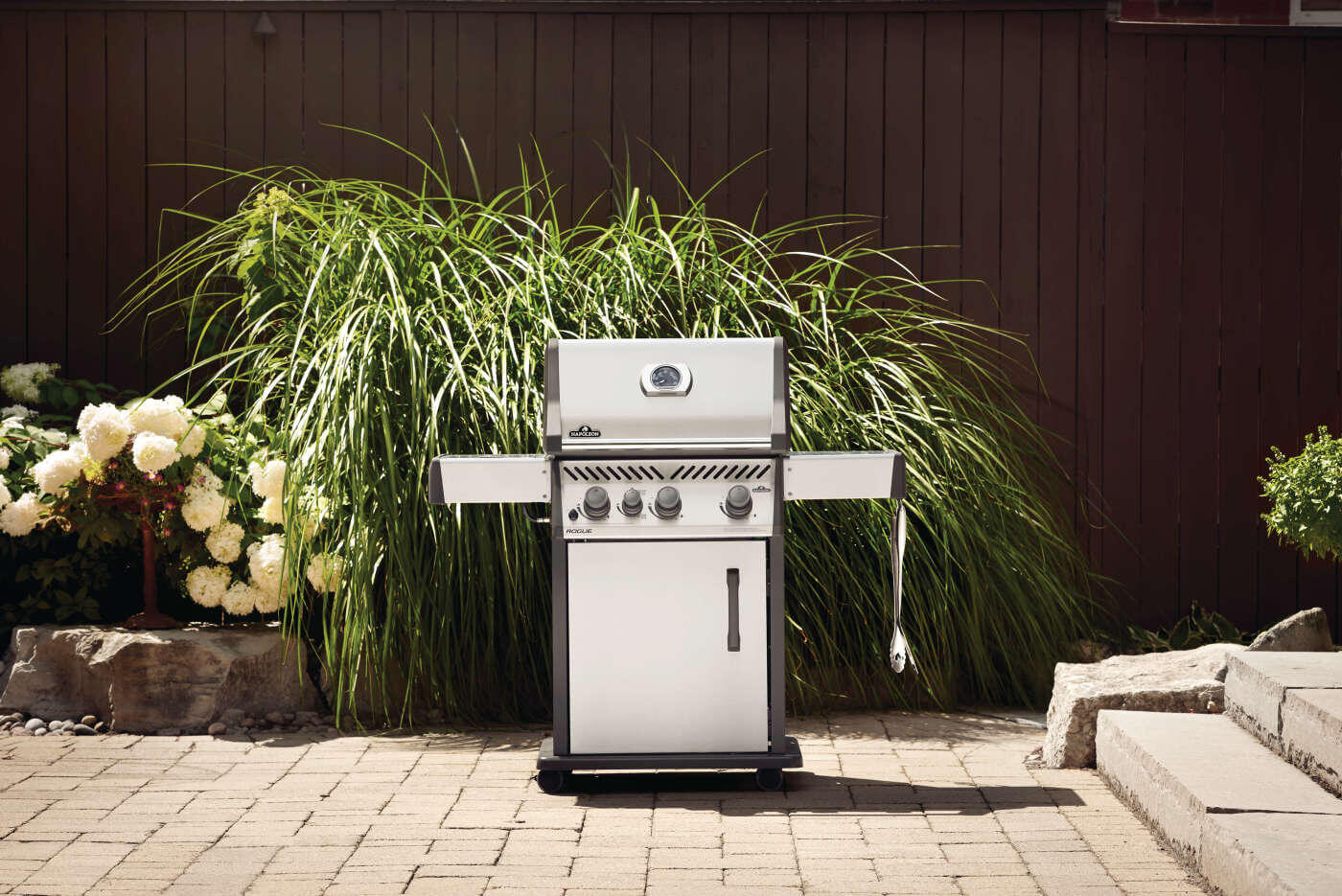 Rogue XT 425 SIB Gas Grill | Stainless Steel 3 Burner BBQ | Infrared Sizzle Zone | WAVE Cast Iron Grids | Ember BBQ Co UK