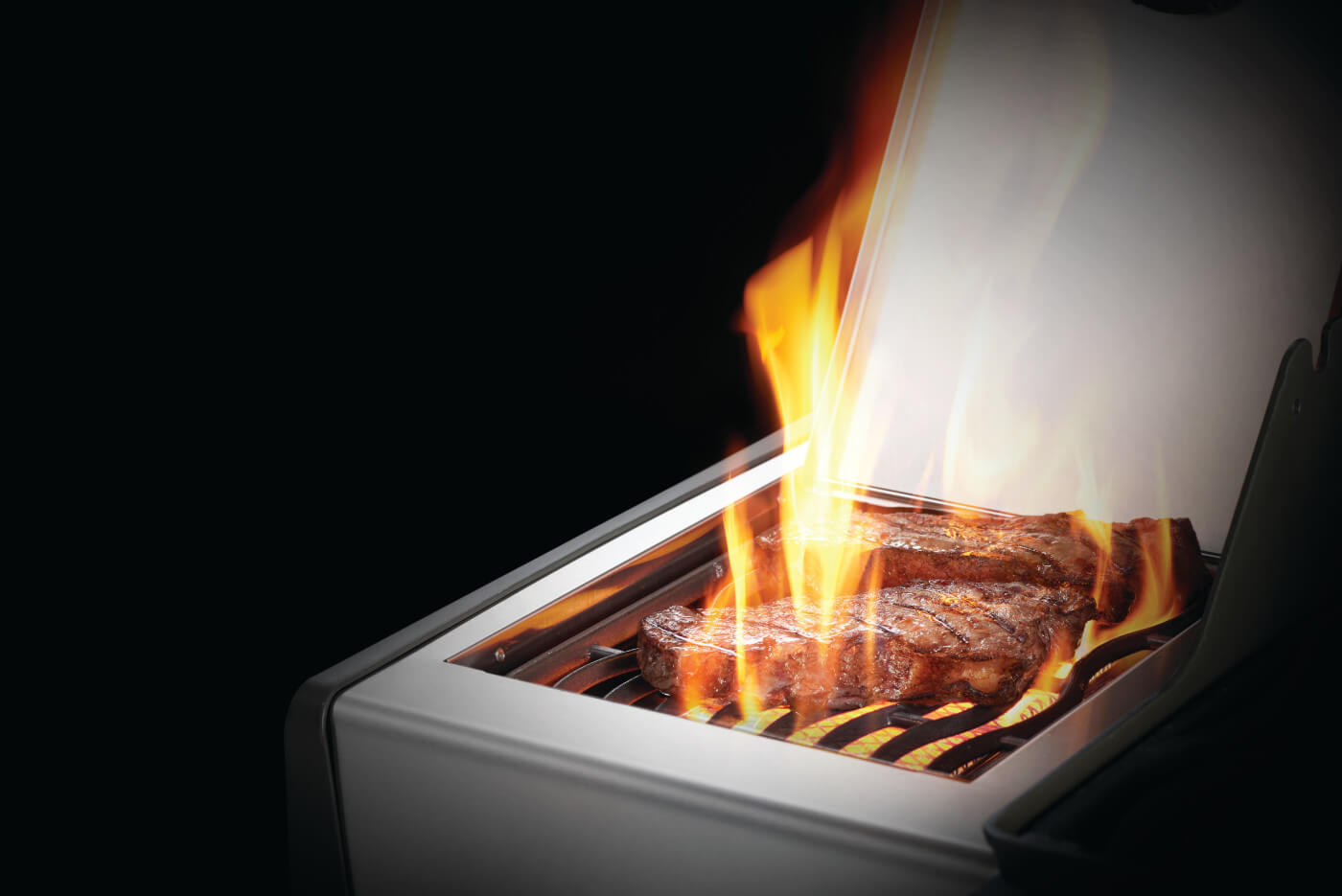 Rogue XT 425 SIB Gas Grill | Stainless Steel 3 Burner BBQ | Infrared Sizzle Zone | WAVE Cast Iron Grids | Ember BBQ Co UK