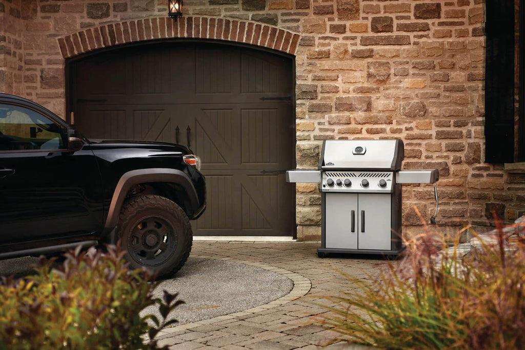 Rogue XT 525 SIB Gas Grill | Stainless Steel BBQ | 4 Burners | Infrared Side Burner | WAVE Cast Iron Grids | Ember BBQ Co UK