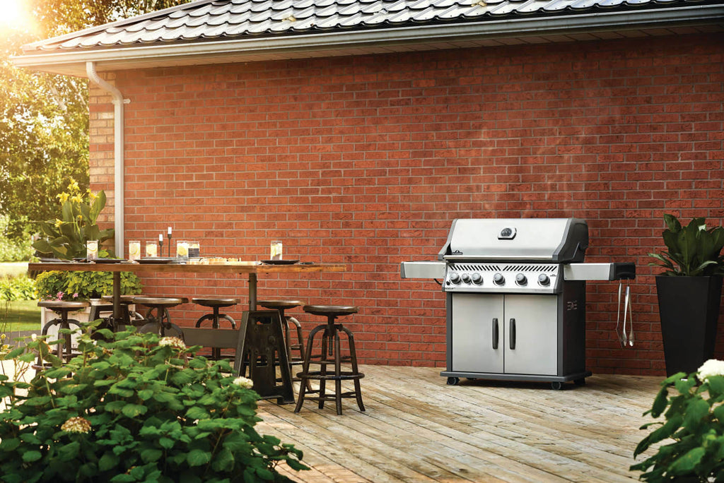 Rogue XT 625 SIB Gas Grill | Stainless Steel BBQ | 5 Burners | Infrared Side Burner | WAVE Cast Iron Grids | Ember BBQ Co UK